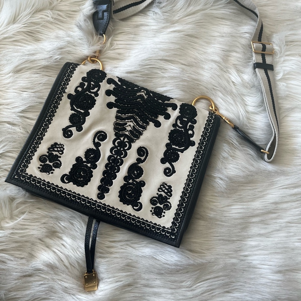 Tory Burch FARRAH Embroidered Shoulder Bag Black and ivory